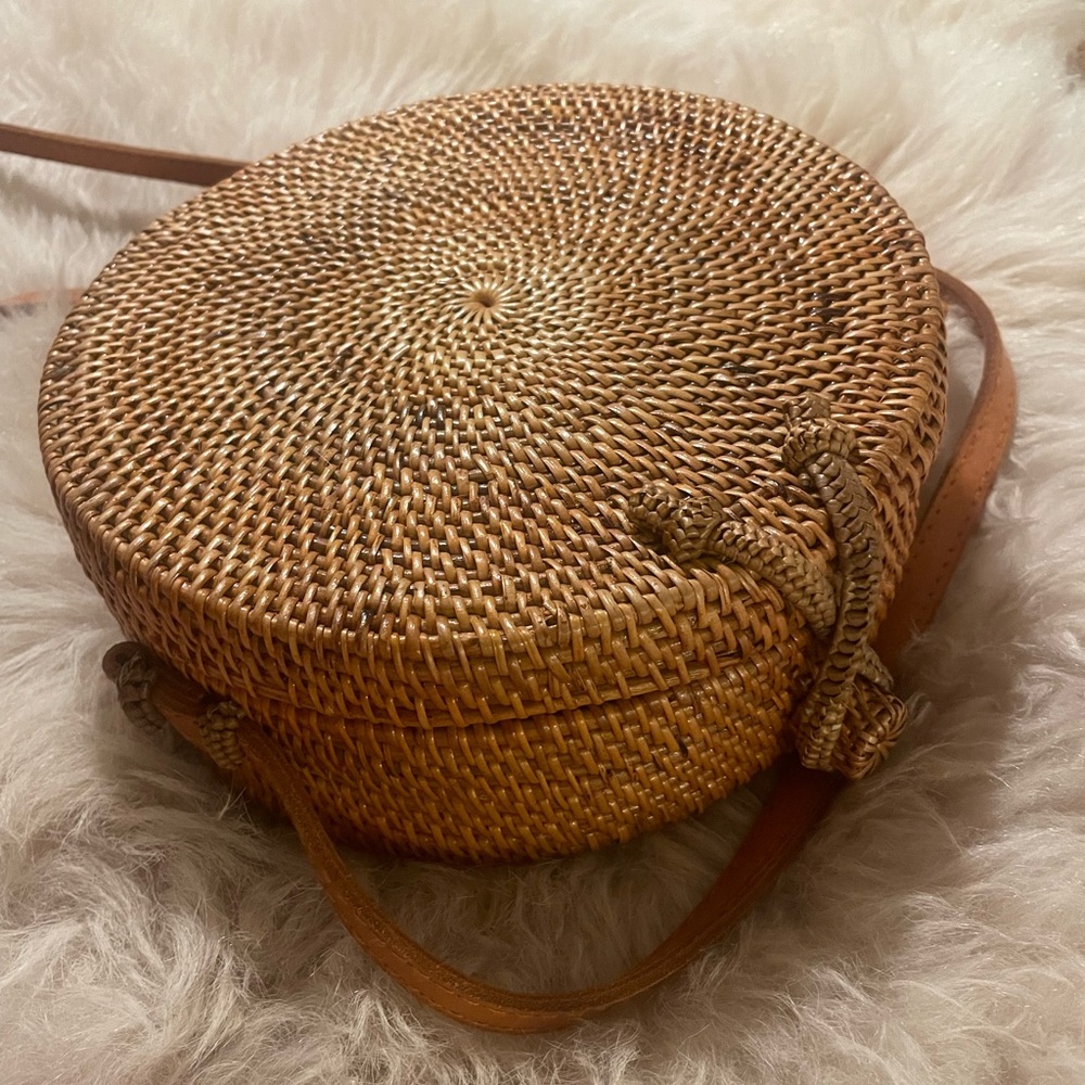 Great for Summer: Woven Circle Crossbody Bag